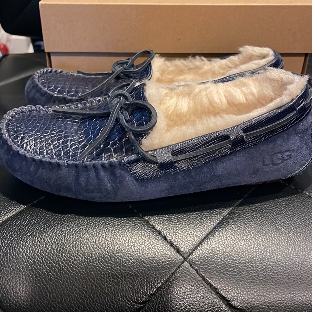 (SOLD) UGG Dakota moccasins - Picture 5 of 8